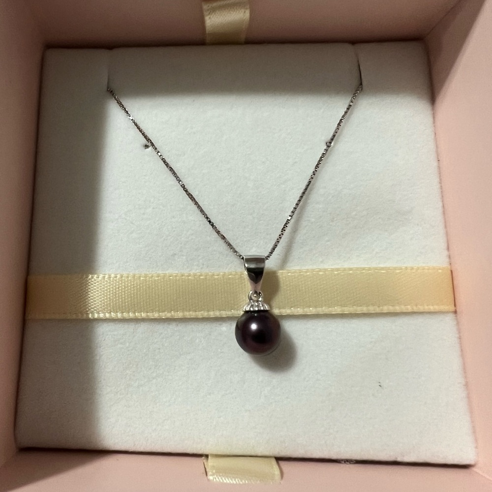 Sophisticated Silver Necklace with Dark Purple Pearl Pendant